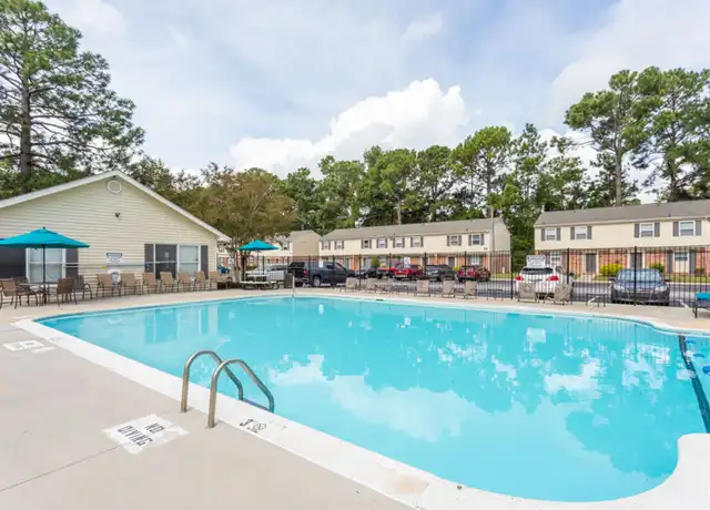 Property at 301 Village Dr Unit B5, Jacksonville, NC, 28546, 2 beds, 1 bath, [object Object]