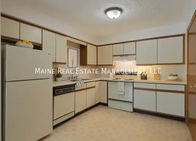 Property at 10 Hartley St Unit 5, Lewiston, ME, 04240, 2 beds, 1 bath, [object Object]