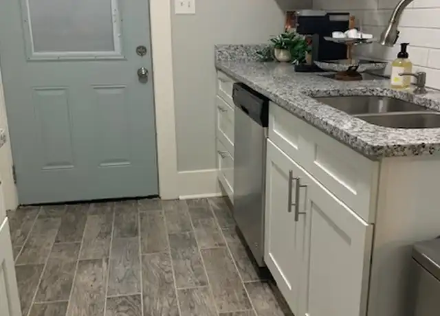 Property at 1527 Monroe Ave Unit 2Apartment 1, Memphis, TN, 38104, 1 bed, 1 bath, [object Object]