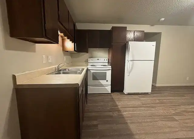 Property at Brookside Apartments - 1602 Brookside St, Saint Joseph, MO, 64506, 1 bed, 1 bath, [object Object]