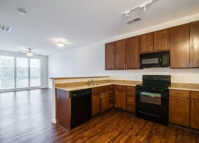 Property at Catherine 36 Apartments - 109 W Catherine St, Charlotte, NC, 28203, 1 bed, 1 bath, [object Object]
