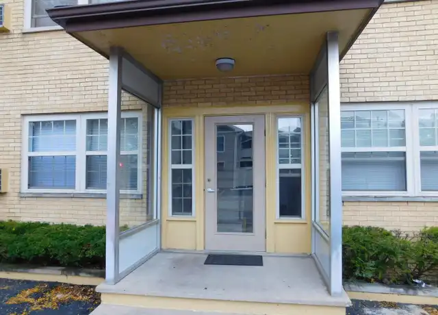 Property at 1709 W John St Unit 8, Champaign, IL, 61821, 2 beds, 1 bath, [object Object]