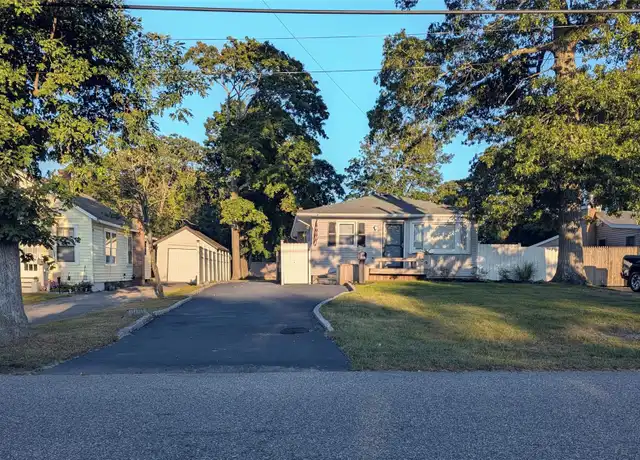 Property at 139 Pine Neck Ave, East Patchogue, NY, 11772, 4 beds, 2 baths, [object Object]