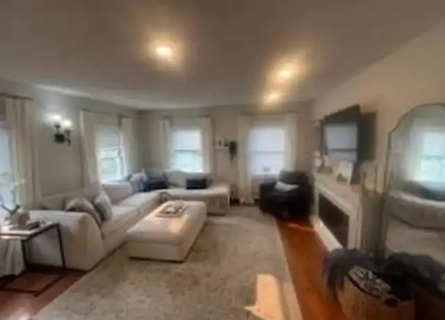 Property at 2 Fitch Ct Unit 2, Wakefield, MA, 01880, 2 beds, 1 bath, [object Object]