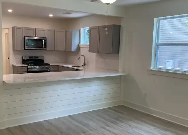 Property at 32 Carolina St, Charleston, SC, 29403, 4 beds, 2 baths, [object Object]
