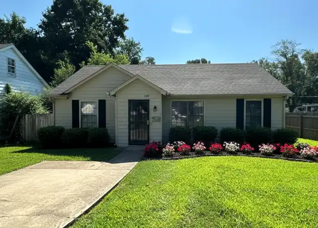 Property at 1696 N Graham St, Memphis, TN, 38108, 3 beds, 1 bath, [object Object]
