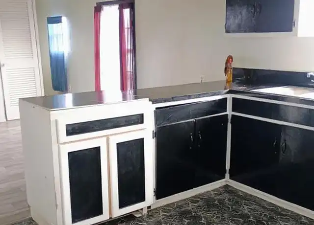 Property at 7842 Leopard St Unit 5, Corpus Christi, TX, 78409, 2 beds, 1 bath, [object Object]