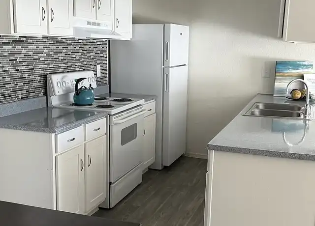 Property at Silver Palms Apartments - 1951 N Jones Blvd, Las Vegas, NV, 89108, 2 beds, 2 baths, [object Object]