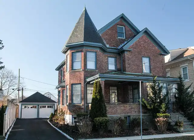Property at 21 Bedlow Ave, Newport, RI, 02840, 6 beds, 3.5 baths, [object Object]