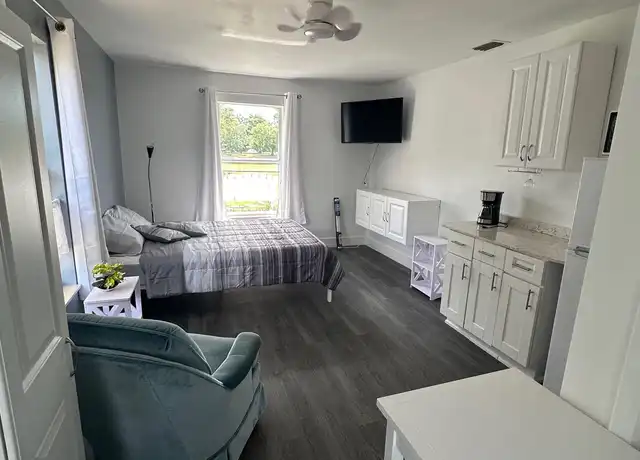 Property at 6103 Spring Garden Pl, Fort Pierce, FL, 34951, 1 bed, 1 bath, [object Object]