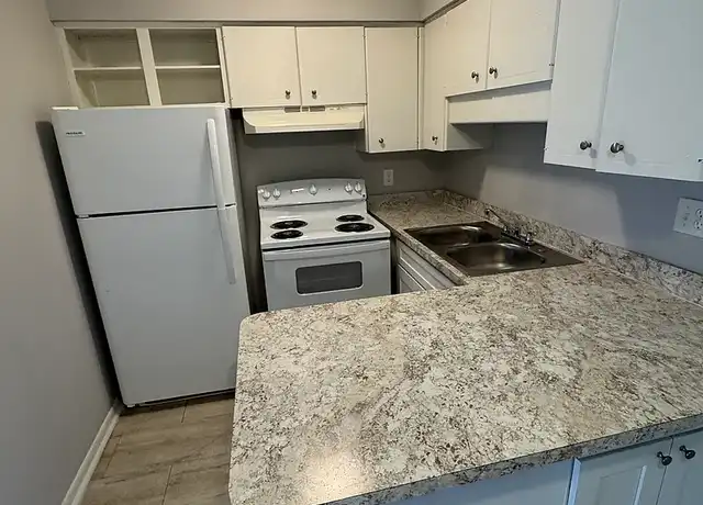 Property at Candlelight Square - 2441 Spring Park Rd, Jacksonville, FL, 32207, 1 bed, 1 bath, [object Object]