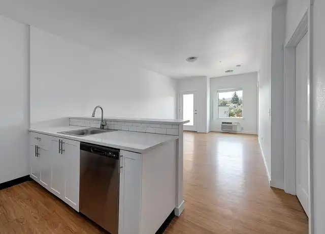 Property at 7550 N Lombard St, Portland, OR, 97203, 0-1 beds, 1 bath, [object Object]