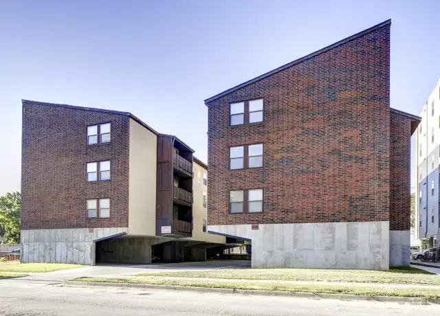 Property at 309 E Daniel St, Champaign, IL, 61820, 4 beds, 1 bath, [object Object]
