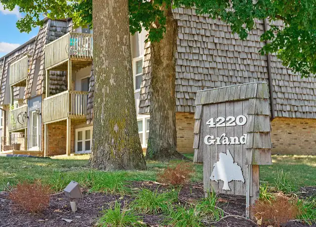 Property at The 4220 Grand Apartments - 4220 Grand Ave, Des Moines, IA, 50312, 2 beds, 1-1.5 bath, [object Object]