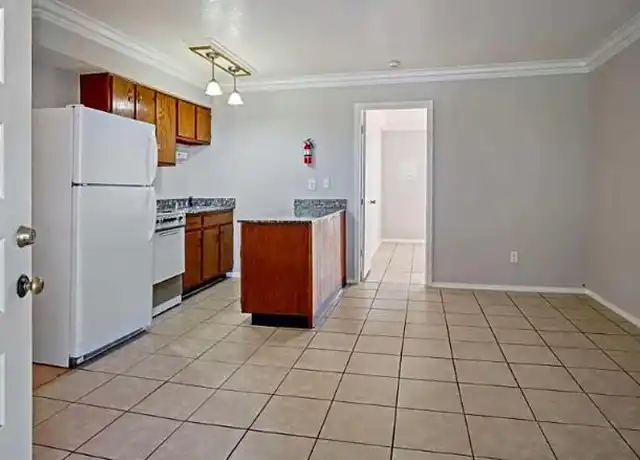 Property at 800 N Meridian Ave, Oklahoma City, OK, 73107, 1 bed, 1 bath, [object Object]