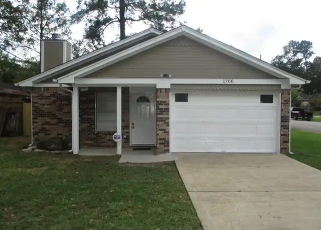 Property at 1700 Tyler St, Conroe, TX, 77301, 3 beds, 2 baths, [object Object]