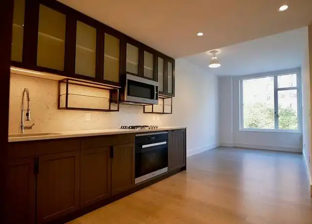 Property at 510 E 14th St Unit 511, New York, NY, 10009, 1 bed, 1 bath, [object Object]