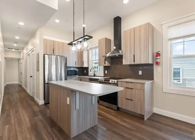 Property at 701 E 2nd St Unit 2, Boston, MA, 02127, 4 beds, 2 baths, [object Object]