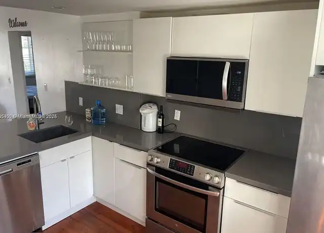 Property at 4010 N Meridian Ave #5, Miami Beach, FL, 33140, 2 beds, 1 bath, [object Object]