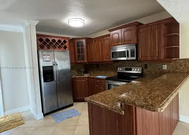 Property at 2740 W 76th St #202, Hialeah, FL, 33016, 2 beds, 1.5 baths, [object Object]