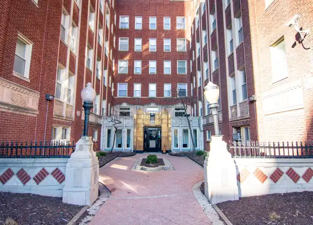 Property at 7130 S Jeffery Blvd Unit 409, Chicago, IL, 60649, 1 bed, 1 bath, [object Object]