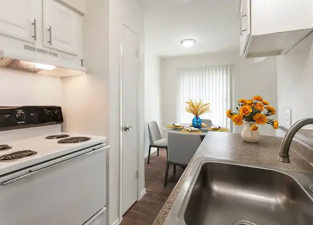 Property at The Summit at Midtown - 10602 Stone Canyon Rd, Dallas, TX, 75230, 1 bed, 1 bath, [object Object]