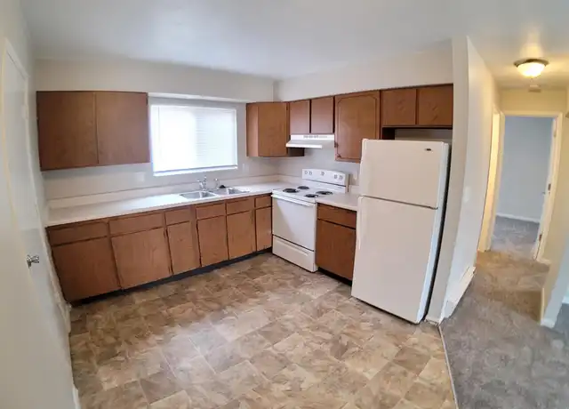 Property at 4009 Westover Rd SE, Cedar Rapids, IA, 52403, 2 beds, 1 bath, [object Object]
