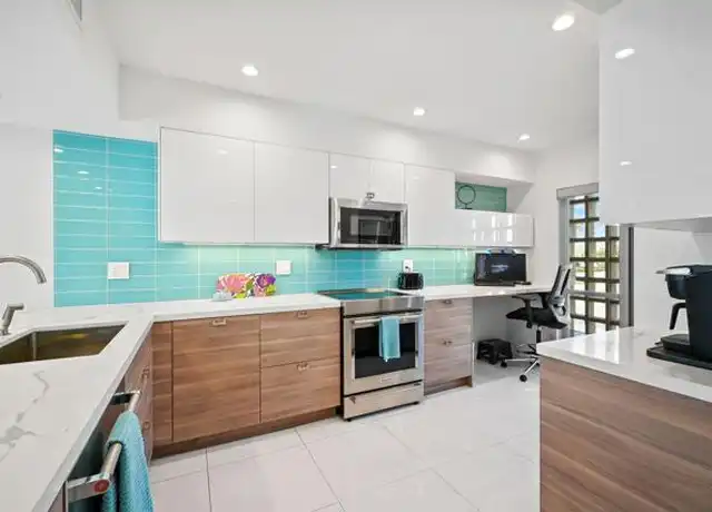 Property at 277 E Alejo Rd #215, Palm Springs, CA, 92262, 2 beds, 2 baths, [object Object]