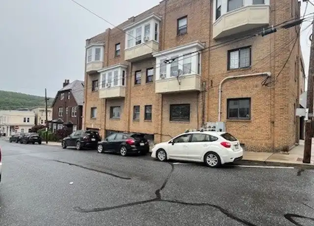 Property at 201 E Kline Ave Apt 1, Lansford, PA, 18232, 2 beds, 1 bath, [object Object]