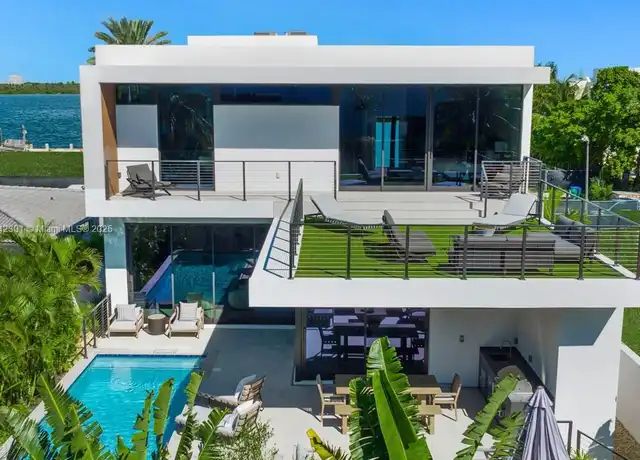 Property at 1090 N Venetian Dr, Miami Beach, FL, 33139, 3 beds, 3.5 baths, [object Object]