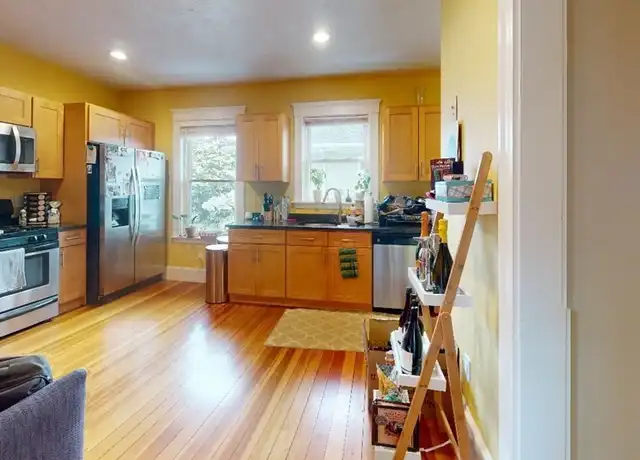 Property at 17 Bradbury Ave Unit 2, Medford, MA, 02155, 3 beds, 1 bath, [object Object]
