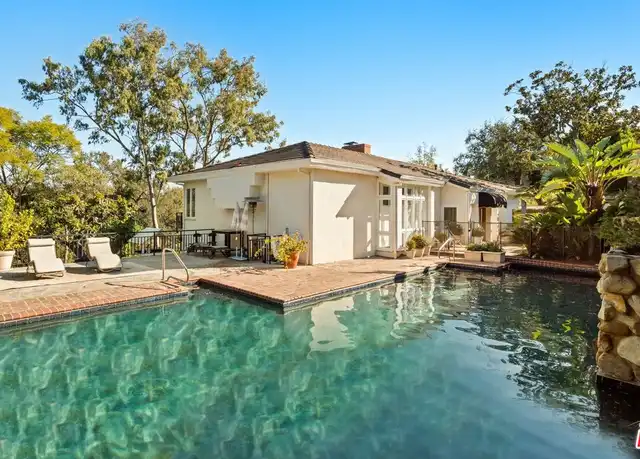 Property at 282 Bentley Cir, Los Angeles, CA, 90049, 4 beds, 5 baths, [object Object]