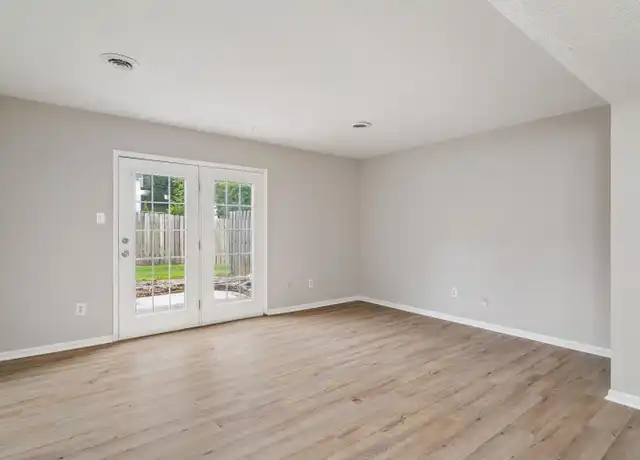Property at 348 Indian Hills Cir, Clinton, TN, 37716, 2 beds, 1.5 baths, [object Object]