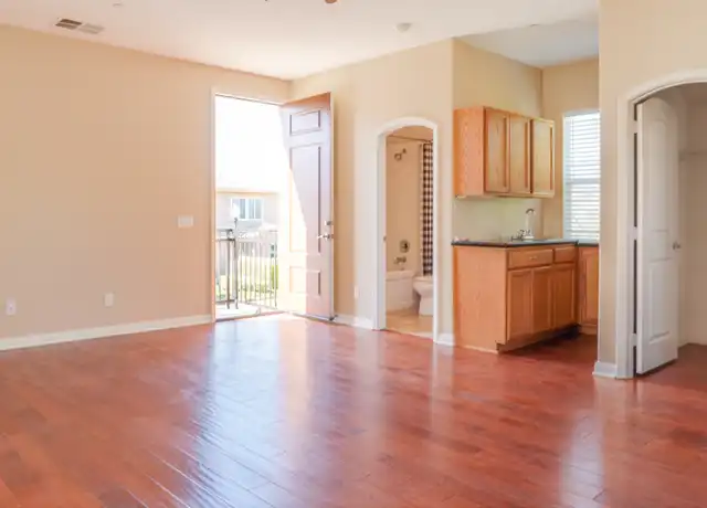 Property at 329 Kiawah River Dr Unit 1, Oxnard, CA, 93036, 1 bed, 1 bath, [object Object]