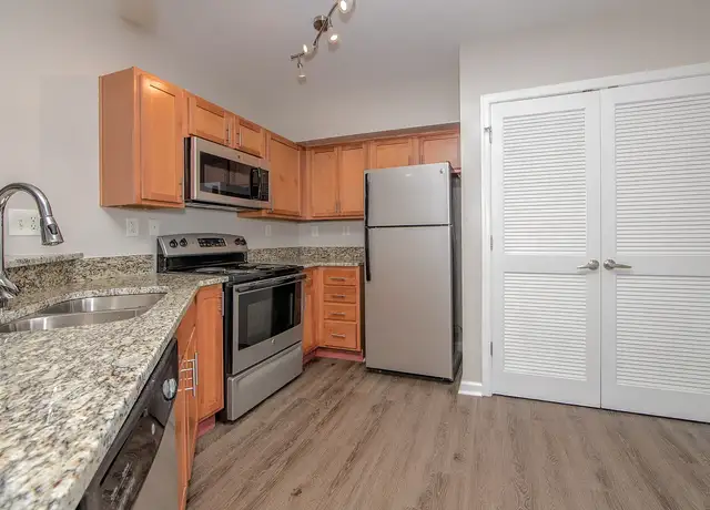 Photo of 553 Settlers Landing Rd, Hampton, VA 23669