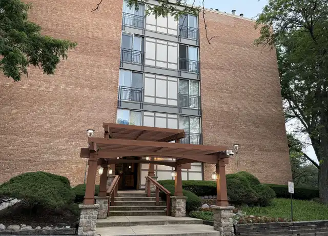 Property at 5810 Oakwood Dr Unit 3M, Lisle, IL, 60532, 2 beds, 1 bath, [object Object]