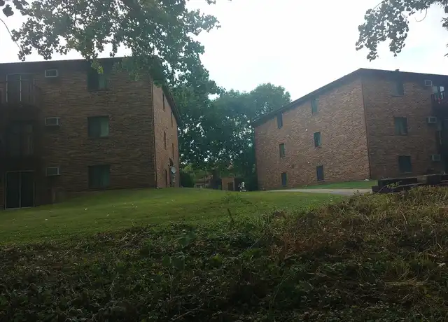 Property at Cedar Creek Apartments-Oshkosh - 2230 Brookview Ct, Oshkosh, WI, 54904, 2 beds, 1 bath, [object Object]