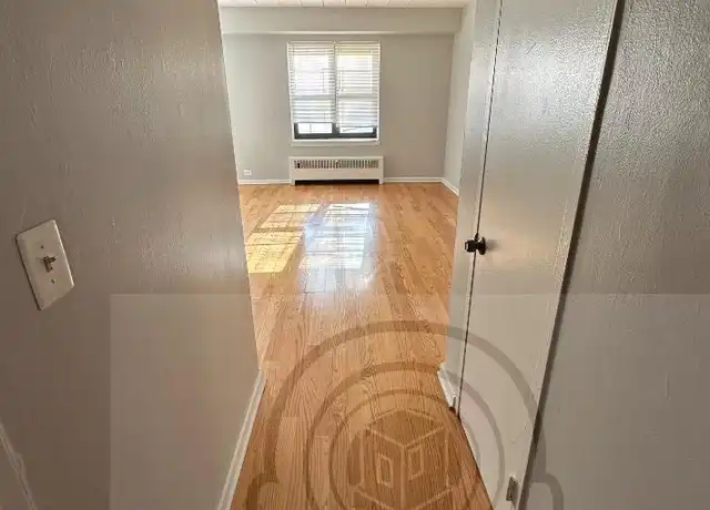 Property at 1360 W Touhy Ave Unit 101, Chicago, IL, 60626, 2 beds, 1 bath, [object Object]