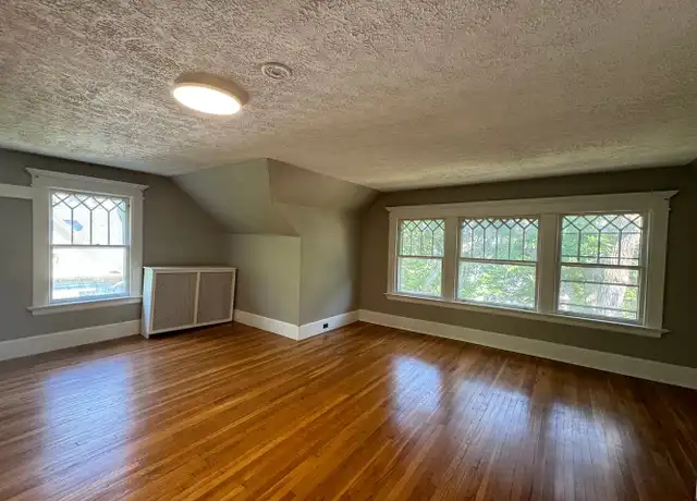 Property at 6 Everit St Unit Third Floor, New Haven, CT, 06511, 3 beds, 1 bath, [object Object]