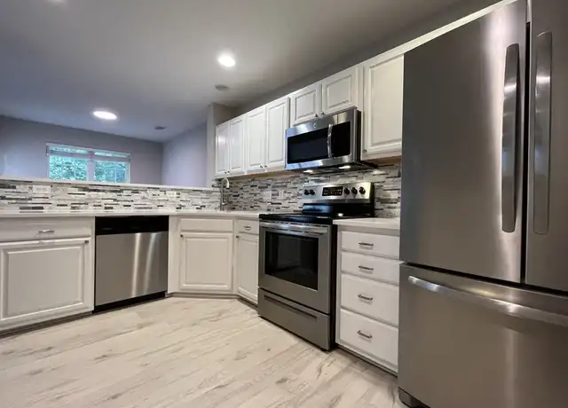 Property at 11146 Saintsbury Pl, Charlotte, NC, 28270, 2 beds, 2.5 baths, [object Object]