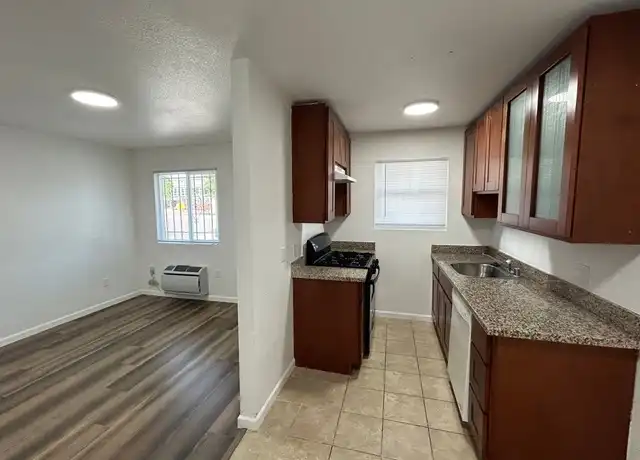 Property at 600 Las Palmas Ave Unit 7, Sacramento, CA, 95815, 1 bed, 1 bath, [object Object]