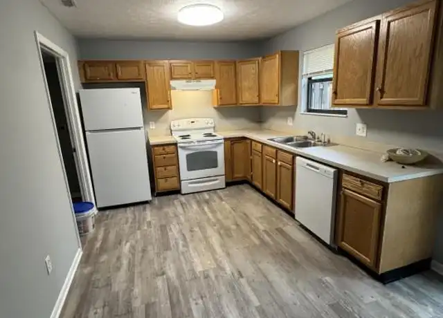 Property at 72 Apple Ln, Cincinnati, OH, 45255, 2 beds, 2.5 baths, [object Object]