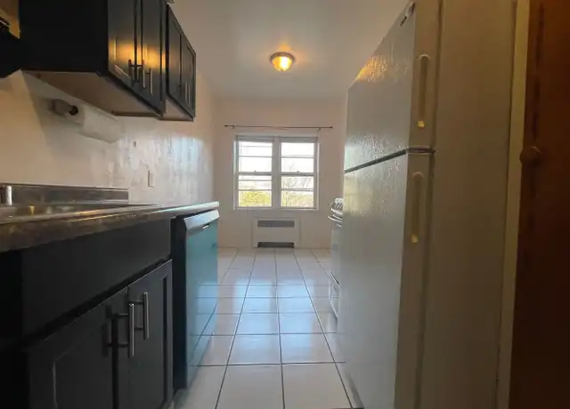 Property at 5425 W Martin Dr Unit 204, Milwaukee, WI, 53208, 1 bed, 1 bath, [object Object]
