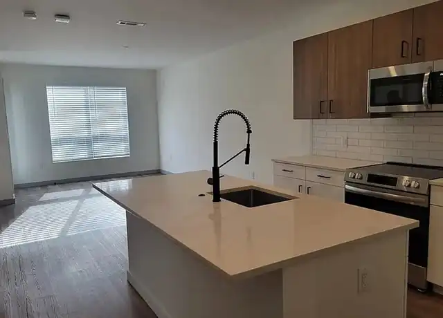 Property at 203 Lowell St #107, Wilmington, MA, 01887, 1 bed, 1 bath, [object Object]