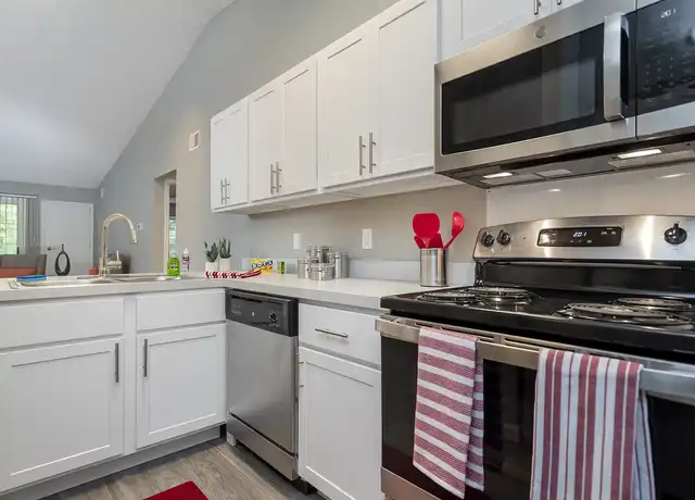 Property at Ponds at Georgetown Apartments - 2511 Packard St, Ann Arbor, MI, 48104, 2-3 beds, 2 baths, [object Object]