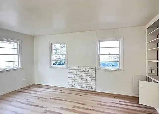Property at 9288 S View Point Ter, Portland, OR, 97219, 1 bed, 1 bath, [object Object]