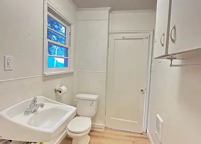 Property at 9288 S View Point Ter, Portland, OR, 97219, 1 bed, 1 bath, [object Object]