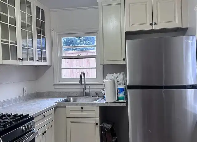 Property at 9288 S View Point Ter, Portland, OR, 97219, 1 bed, 1 bath, [object Object]