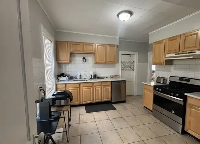 Property at 14 Belknap St Unit 1, Somerville, MA, 02144, 3 beds, 1 bath, [object Object]
