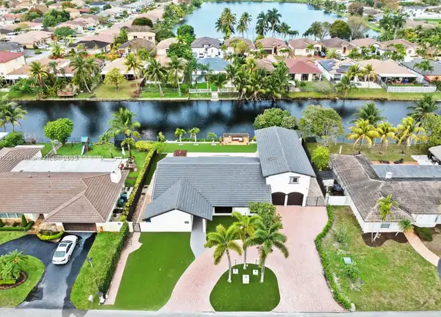 Property at 19510 W Oakmont Dr, Hialeah, FL, 33015, 6 beds, 4 baths, [object Object]
